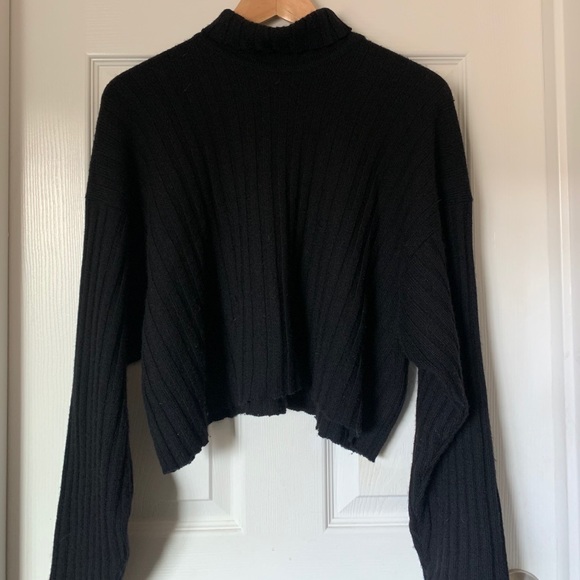 Cropped sweater - Picture 1 of 2